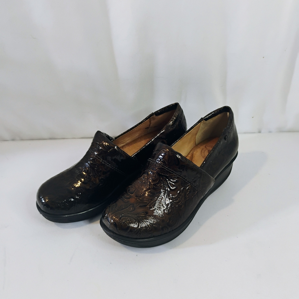 Nurture by Lamaze Brown Embossed Mules